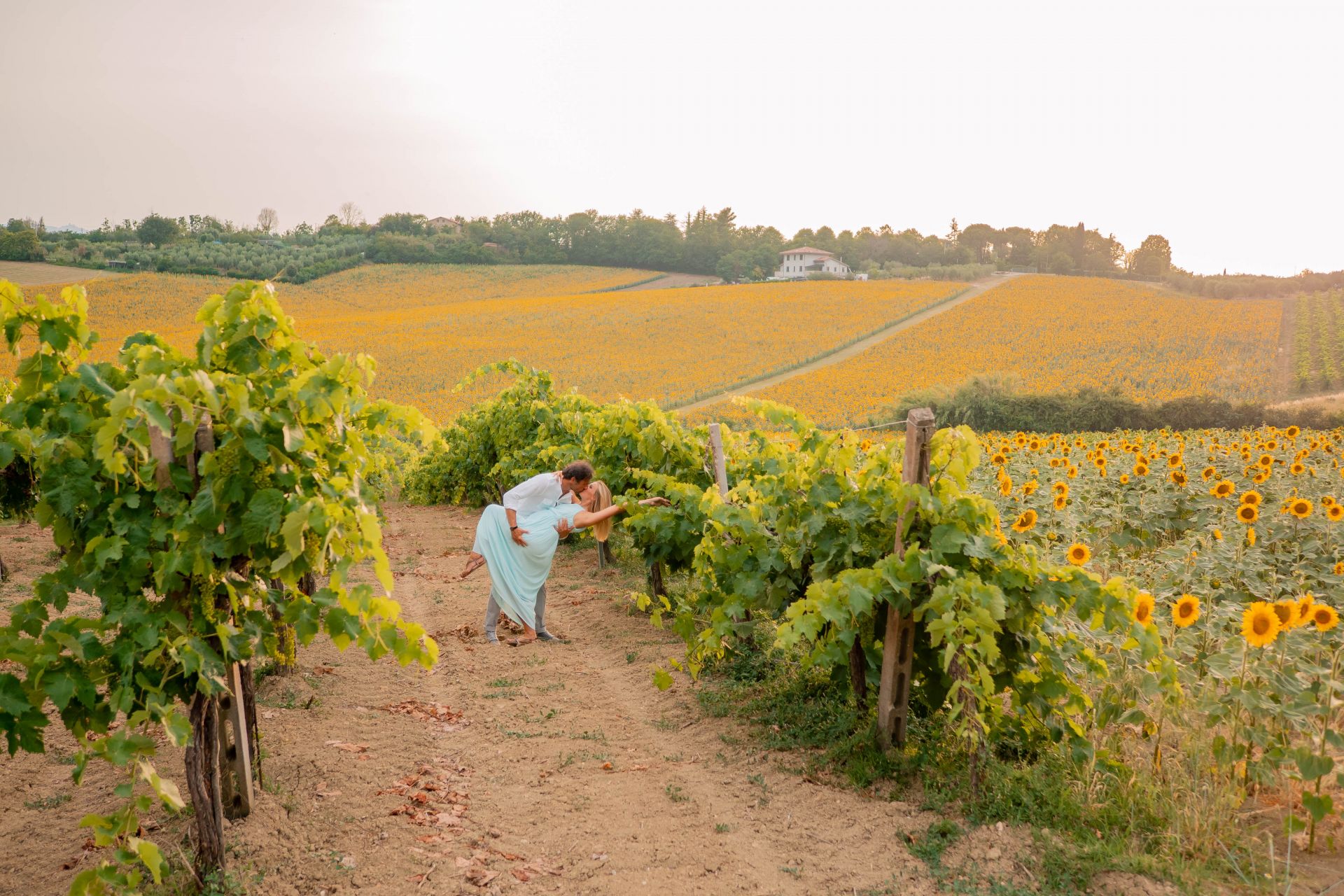 ﻿Romantic photo shoot in vineyards of Rimini “Tuscany movie”
